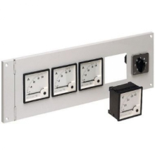 PANNELLO A 4 VITI DI FISSAGGIO PER 4 STRUMENTI 72X72MM 600X200MM - BTICINO 9530SNC product photo