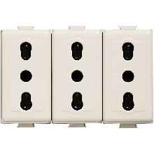 MATIX MAGIC - PRESA 10/16A TRIPLEX - BTICINO A5180/3 product photo