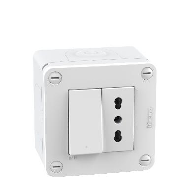 SCATOLA IP40 + INTERRUTTORE + P17/11 2M W MATIXGO - BTICINO 28402W2 product photo Photo 02 3XL