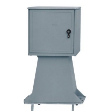 Contenitore in vetroresina 550x540 su basamento con serratura a chiave triangolare e lucchettabile - OEC S04741GK product photo