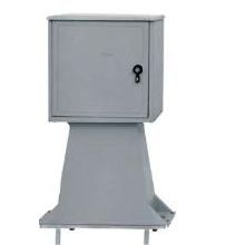 Contenitore in vetroresina 550x540 su basamento logo neutro con serratura cifratura 21 - OEC S4741Y21 product photo