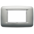 PLACCA ROUND EIKON 3 MODULI  METALLO VERNICIATO BRIGHT E CORNICE CROMATA ARGENTO MATT - VIMAR 20683.C13 product photo