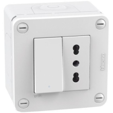 SCATOLA IP40 + INTERRUTTORE + P17/11 2M W MATIXGO - BTICINO 28402W2 product photo